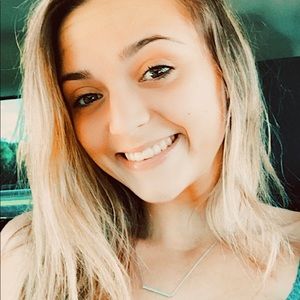 Meet your Posher, Courtney